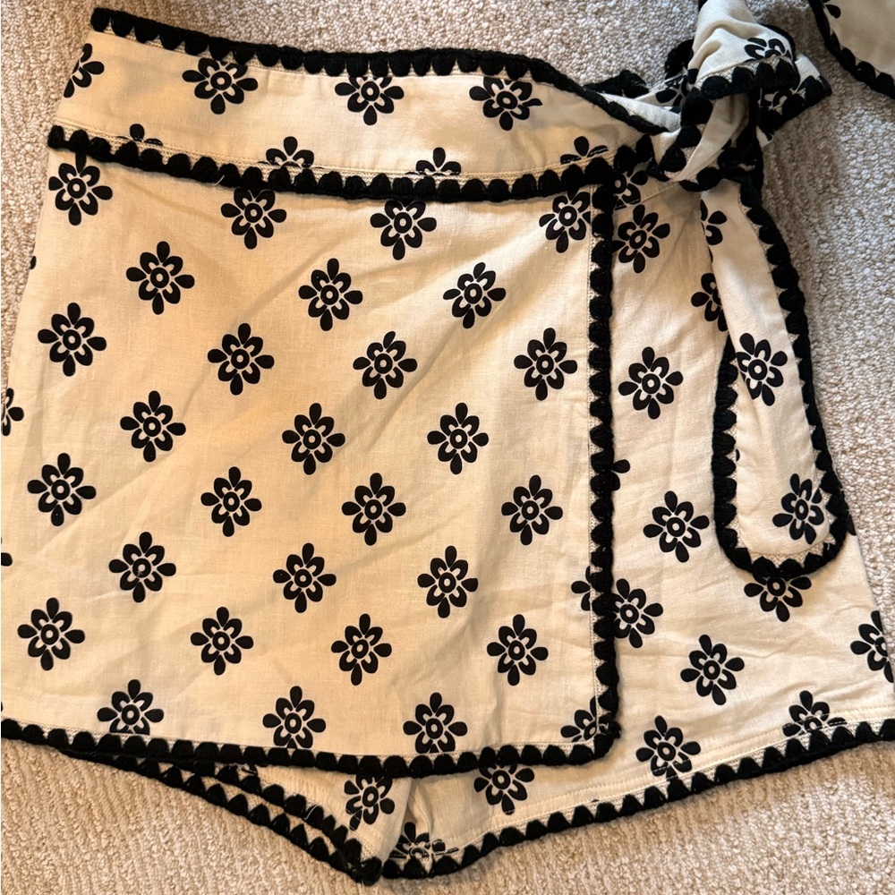 **PRICE DROP FROM $155 > $90 > $70 ANTHRO MAEVE Black and White Patterned Skort